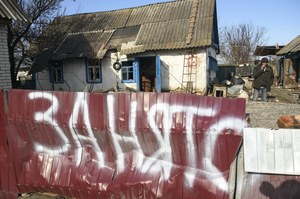 Wojna w Ukrainie. Prokurator: Rosjanie kazali Ukraińcom kopać groby, zakopali ich żywcem