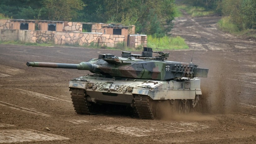 Wojna w Ukrainie zmieniła światowe szlaki handlu bronią. Na zdj. czołg czołg Leopard / 	Philipp Schulze /AFP