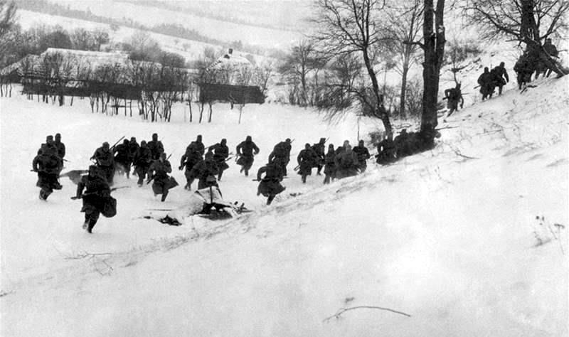 Wojna w warunkach zimowych była najtrudniejszą próbą nie tylko dla żołnierzy, ale także dla sztabów i logistycznego zaplecza, bez którego działania nie byłyby możliwe. /Odkrywca