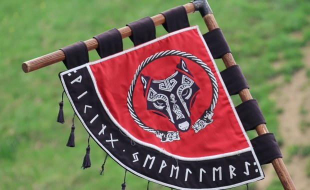 Wojowie, wróżby i wielka bitwa. Tradycyjne święto Rękawki na kopcu Krakusa