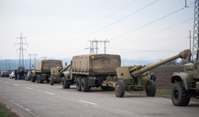 Wojska ukraińskie jadą w kierunku Doniecka /ROMAN PILIPEY /PAP/EPA