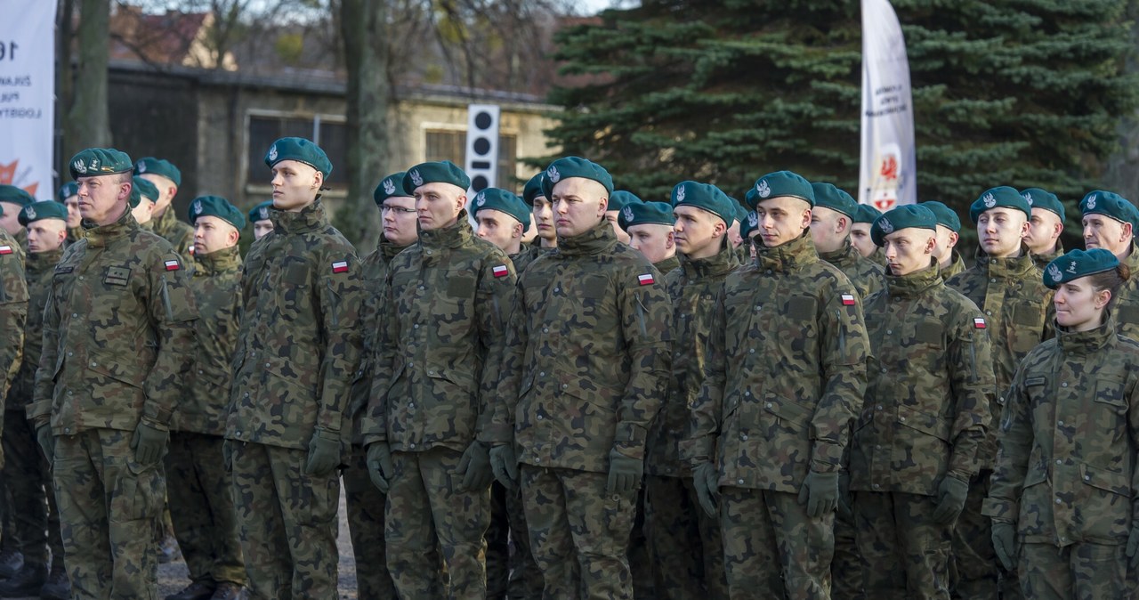 Wojsko cały czas prowadzi rekrutację. /Stanisław Bielski/Reporter /East News