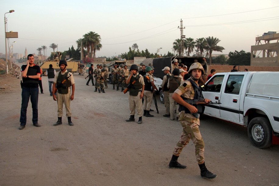 Wojsko na ulicach Kairu /AHMED KHALED /PAP/EPA