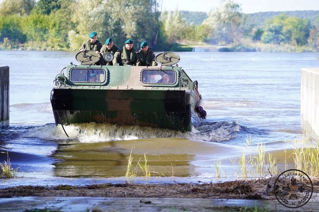 Wojsko patroluje obszary zagrożone powodzią /Marcin Górka, 14 ZBOT /Archiwum prywatne