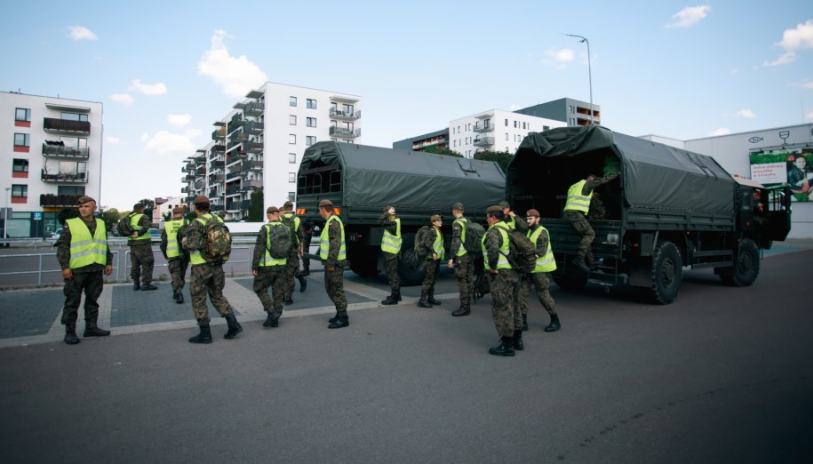 Wojsko podczas ewakuacji mieszkańców Lublina /Bartłomiej Wójtowicz /PAP