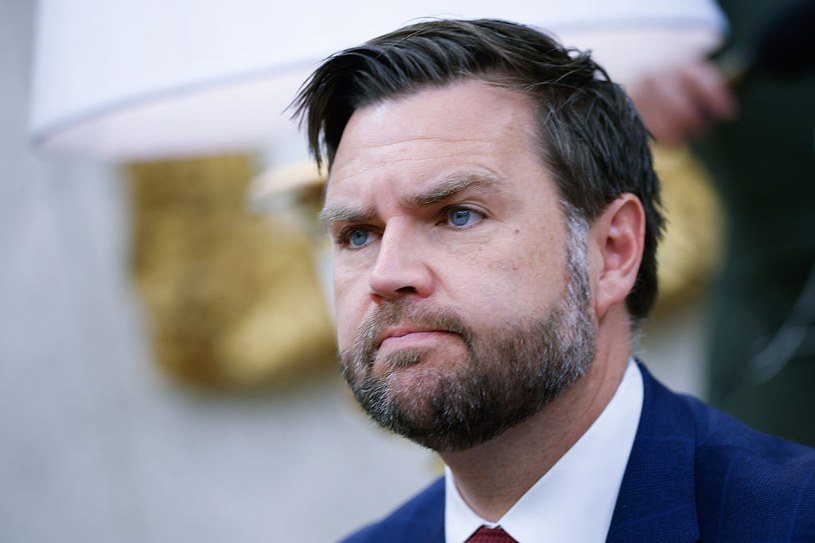 Wojsko podniosło poziom wody w rzece. Bo Vance chciał popływać kajakiem