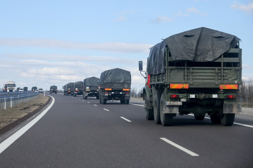 Wojsko potrzebuje kierowców ciężarówek /Andrzej Iwańczuk /Reporter
