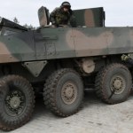 Wojskowa kolizja na DK10. Zderzyły się transportery Rosomak