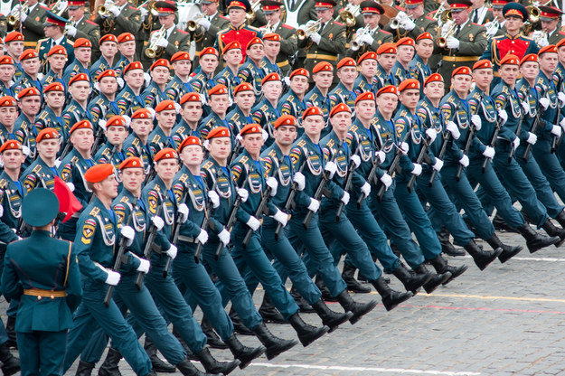 Wojskowa parada w Moskwie 6 maja /Shutterstock
