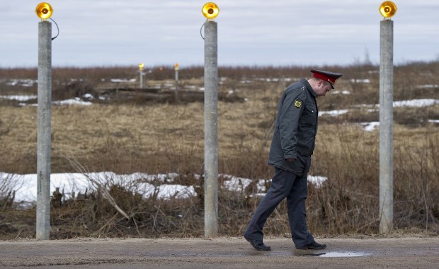 Wojskowa prokuratura chce ogłosić zarzuty kontrolerom z lotniska w Smoleńsku. Kolejna próba 