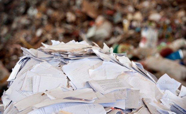 Wojskowe dokumenty na śmietniku. Konspekty i lista żołnierzy