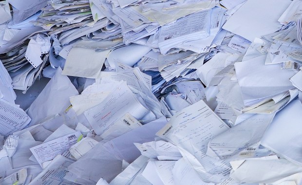 Wojskowe dokumenty wśród odpadów. Reakcja szefa MON