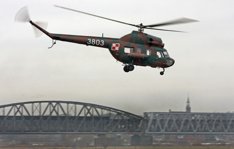 Wojskowy Mi-2. Jest to najstarszy typ śmigłowca, jaki służy w Siłach Zbrojnych. Żaden rząd nie pomyślał o jego wymianie /East News