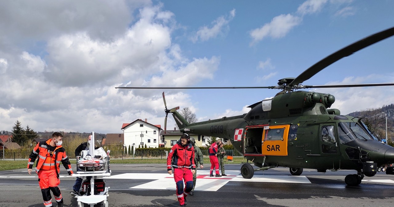 Wojskowy śmigłowiec przetransportował chorą na Covid-19 pacjentkę do Łodzi