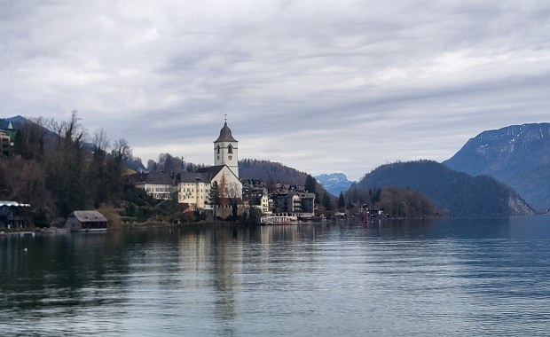 ​Wolfgangsee. Świąteczne jezioro w Alpach Salzburskich