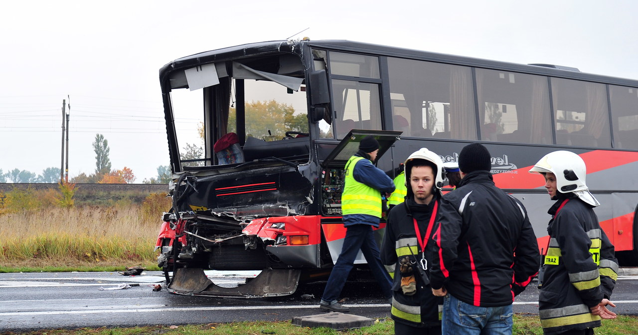 Wolin: Tragiczne skutki zderzenia autobusu z ciężarówką