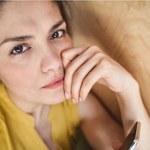 Wolisz pisać, niż zadzwonić i unikasz zatłoczonych miejsc? Sygnały, że cierpisz na lęk społeczny
