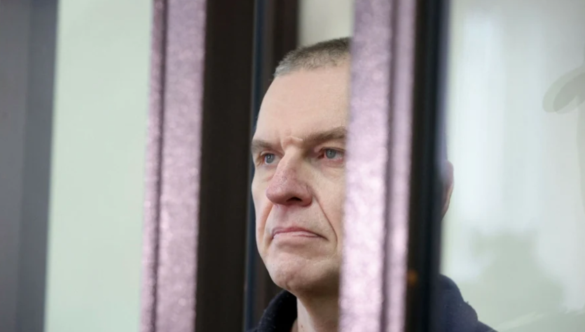 Wolność po pięciu latach za kratkami. Kim jest i za co trafił do więzienia Poczobut?