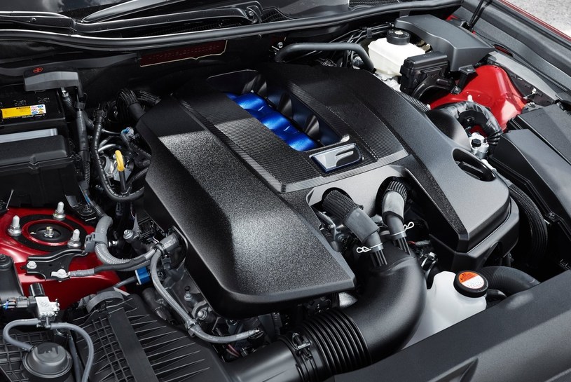 Wolnossące, 5-litrowe V8 (na zdjęciu w modelu GS F), odejdzie do lamusa /Informacja prasowa