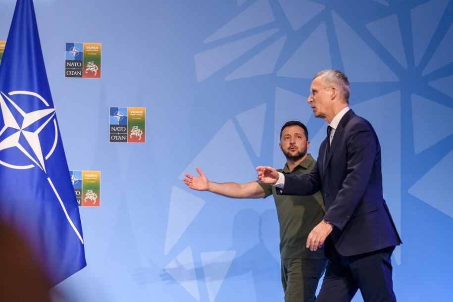 Wołodymyr Zełenski i były szef NATO Jens Stoltenberg podczas szczytu Sojuszu /Shutterstock