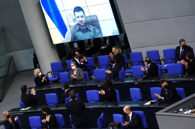 Wołodymyr Zełenski przemawia przed niemieckim parlamentem /Clemens Bilan /PAP/EPA