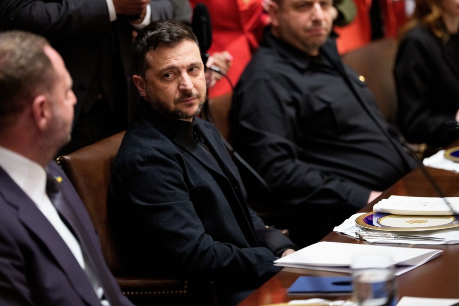 Wołodymyr Zełenski w trakcie spotkania w Białym Domu z prezydentem Trumpem /EPA/AARON SCHWARTZ / POOL /PAP