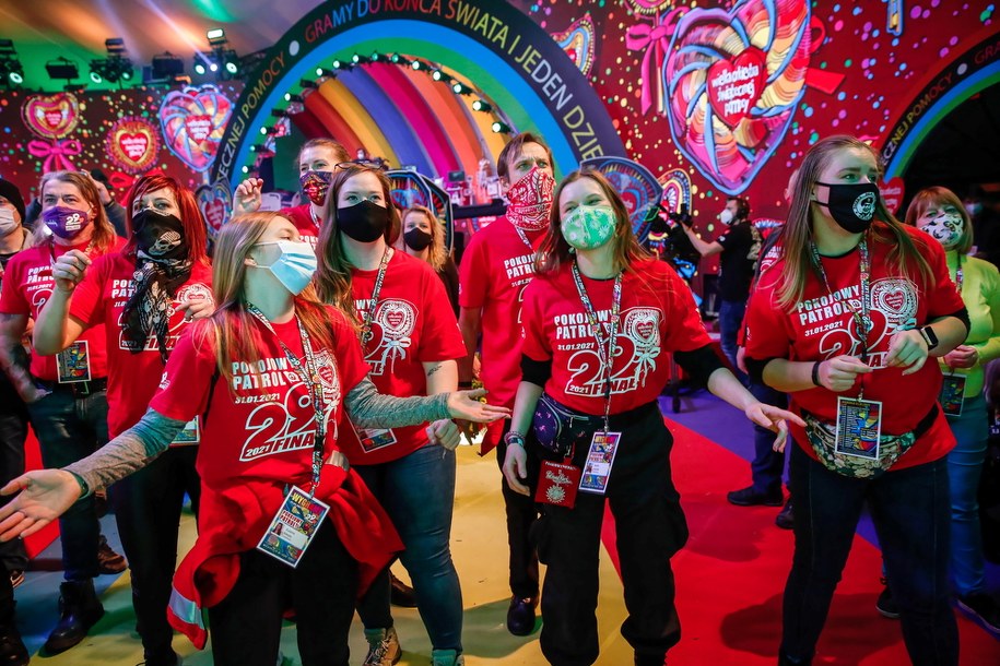 Wolontariusze WOŚP podczas finału akcji /Rafał Guz /PAP