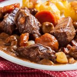 Wołowina rozpływa się w ustach, jest miękka i soczysta. Znajomy szef kuchni nauczył mnie, jak to się robi