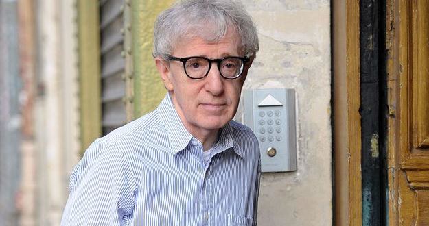 Woody Allen na planie filmiu "Poznaj przystojnego bruneta" /AFP