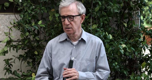 Woody Allen w scenie z filmu "Zakochani w Rzymie" /materiały dystrybutora