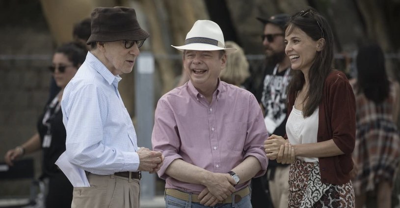 Woody Allen, Wallace Shawn i Elena Anaya na planie filmu "Hiszpański romans" /materiały prasowe