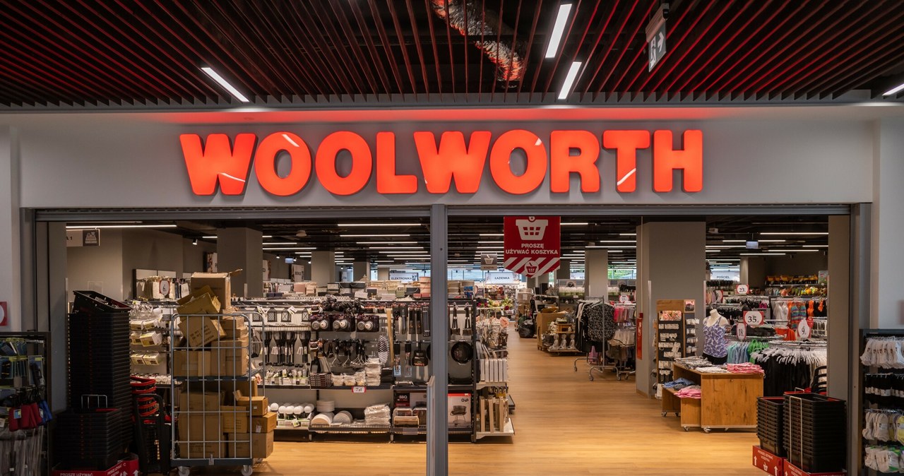 Woolworth to niemiecka sieć dyskontów niespożywczych ze sklepami także w Austrii i Polsce /ARKADIUSZ ZIOLEK/East News /East News