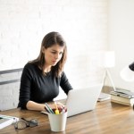 pokolenie Z WorkTok podbija internet. Dlaczego tak bardzo chcemy podglądać cudzą pracę?