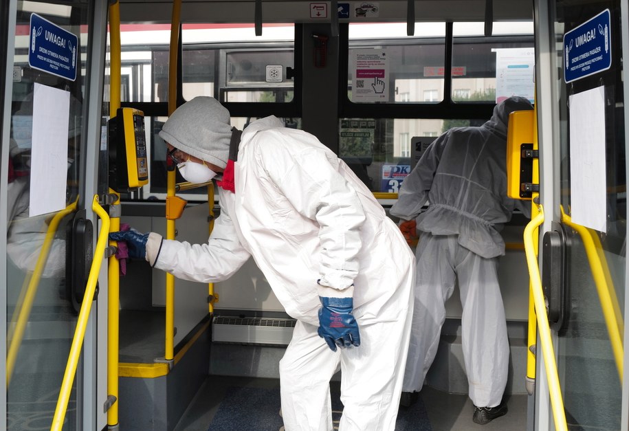 Woś: Koronawirus zabja bez względu na wiek / 	Andrzej Grygiel    /PAP