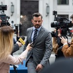 "Wotum nieufności": Polsat zekranizuje powieść Remigiusza Mroza 