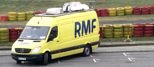 Wóz satelitarny RMF FM na torze kartingowym w Gostyniu (5 marca 2016) /Kamil Młodawski /RMF FM