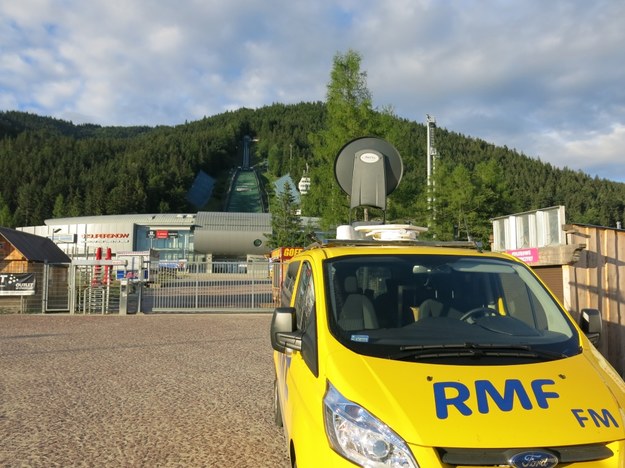 Wóz satelitarny RMF FM pod Wielką Krokwią /Jacek Skóra /RMF FM