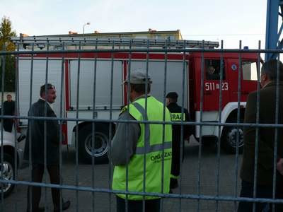 Wóz strażacki zasłaniający scenę, fot. Tomek Piekarski &nbsp; /MWMedia