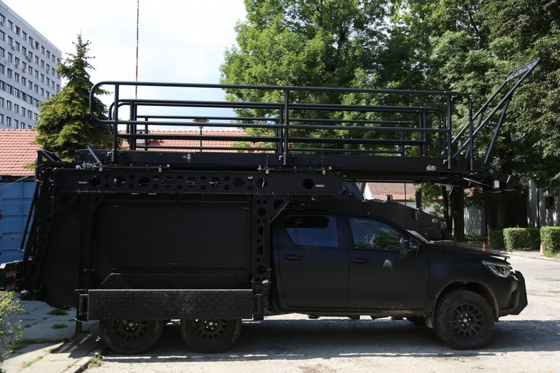 Wóz szturmowy na bazie Toyoty Hilux /Policja