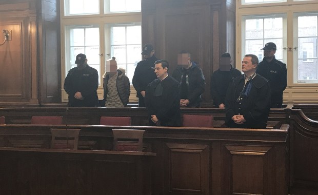 Wozili 18-latka w bagażniku, gwałcili go i przypalali papierosami. Jest wyrok