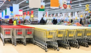 Wózki i kosze niespodzianki w sklepach Auchan i Carrefour. Nietypowe promocje w supermarketach