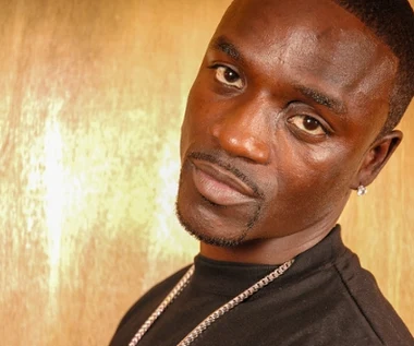 Wpadka na koncercie legendy lat 2000.! Tłum się rozstąpił, a Akon zatonął w plastikowej kuli