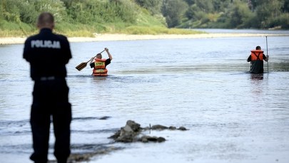 Wpadł do wody, na ratunek skoczyła mu niepełnosprawna partnerka. Policja wyjaśnia tragedię przy molo