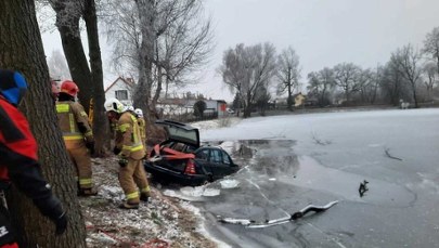 Wpadł mercedesem do zamarzniętego stawu. "Sprawdzał, czy lód jest gruby"