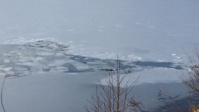 Wpadł w poślizg na zamarzniętym jeziorze. Odpowie za śmierć pasażera