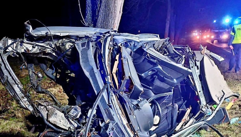 Wpadł w poślizg, uderzył w drzewo. Tragedia na Dolnym Śląsku