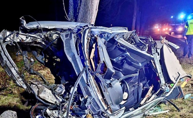 Wpadł w poślizg, uderzył w drzewo. Tragedia na Dolnym Śląsku
