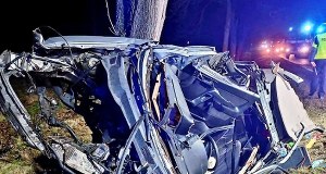 Wpadł w poślizg, uderzył w drzewo. Tragedia na Dolnym Śląsku