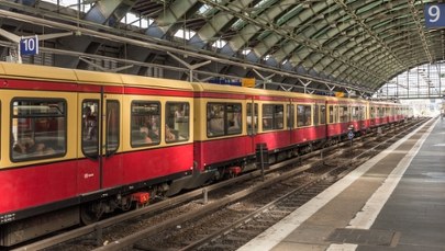 Wpadli na pomysł, by "surfować" na dachu pociągu. Obaj zginęli