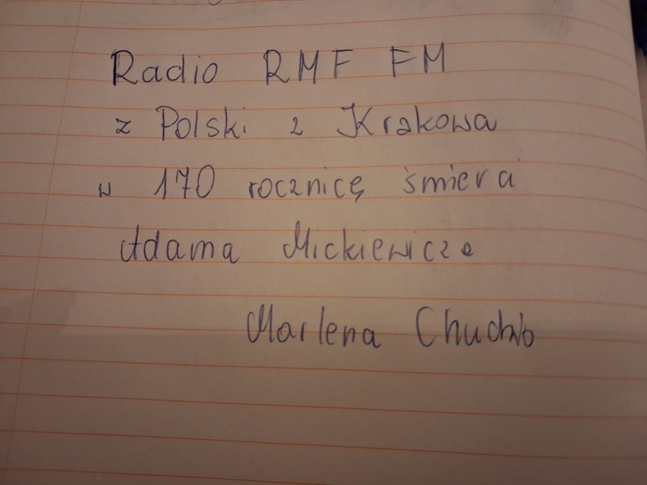Wpis reporterki RMF FM do księgi pamiątkowej /Marlena Chudzio /RMF FM